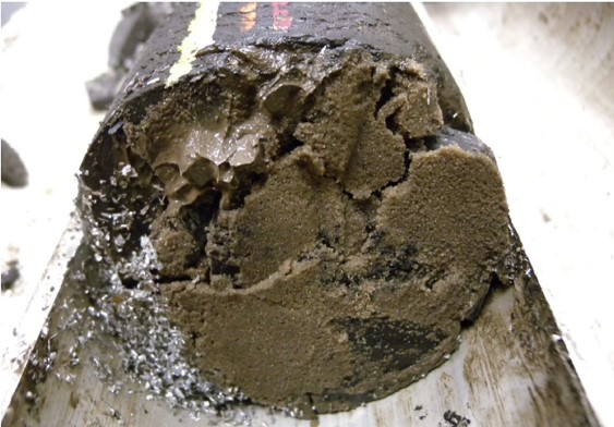 A proppant pack is shown in a hydraulic fracture of an Upper Wolfcamp Formation core. (Source: NETL)