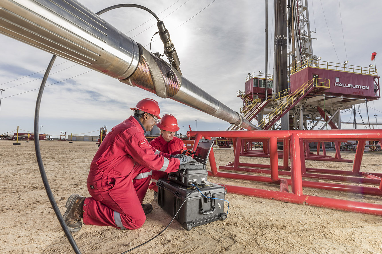 Halliburton engineers work with the EarthStar X near-bit shallow and ultra deep resistivity service in the field. (Source: Halliburton)