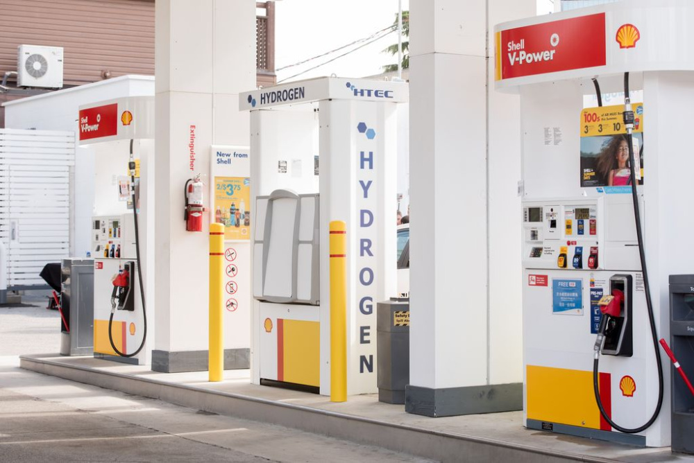 Hart Energy July 2022 - Energy Transition in Motion Roundup - Shell retail hydrogen fueling station image
