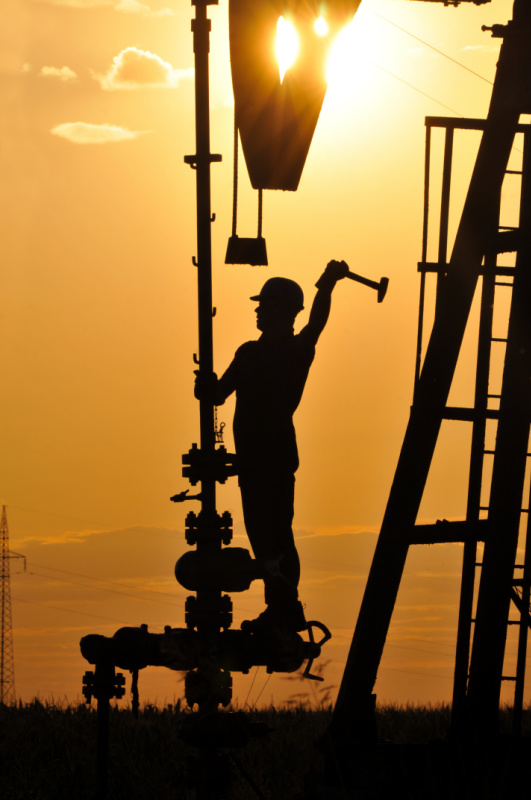 Hart Energy Oil and Gas Investor June 2022 - Workforce Woes - Oilfield Worker image 1