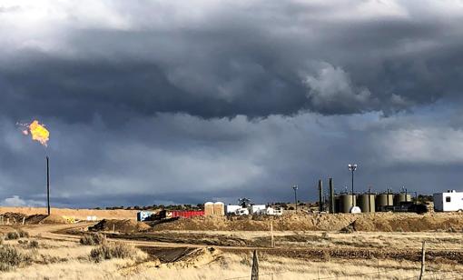 Gas is flared from a shale well in New Mexico. The state has enacted some of the country’s toughest regulations intended to curb flaring. (Source: Ian Palmer)