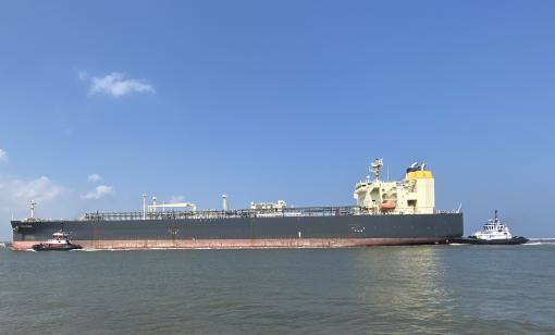 LNG Cargo with tugs arriving to Freeport LNG
