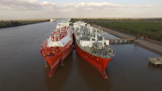Excelerate Energy’s 1,000th STS Transfer of LNG at GNL Escobar, Argentina. Source: Excelerate Energy LP