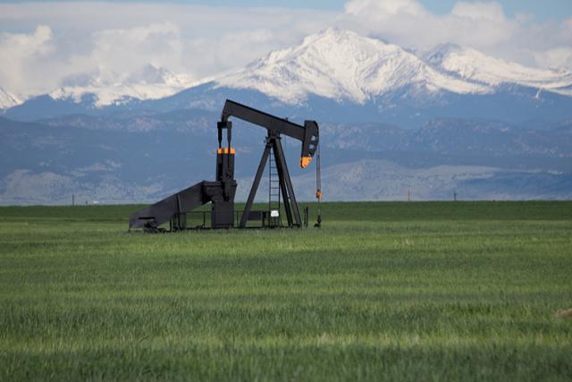 SB19-181 seeks to tighten regulation on the oil and gas industry and hand control of oil and gas permits over to local governments rather than the state. (Source: Shutterstock.com)