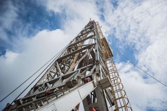 Several companies operating in U.S. shale plays have said they plan to run fewer rigs in 2019 partly due to forecasts for lower oil and gas prices. (Source: Pattadon Ajarasingh/Shutterstock.com)