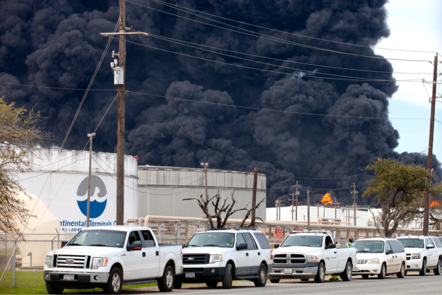 Smoke rises from the International Terminals Company fire in Deer Park, Texas, in March. (Source: Shutterstock.com)
