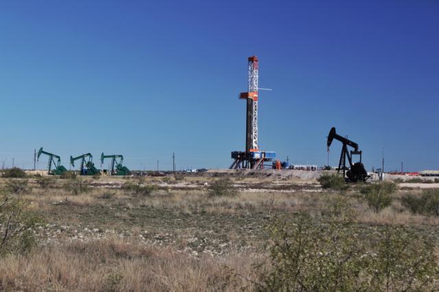 Chevron Corp. aims to produce 900,000 barrels per day by year-end 2023 in the Permian’s Midland and Delaware sub-basins. (Source: GB Hart/Shutterstock.com)