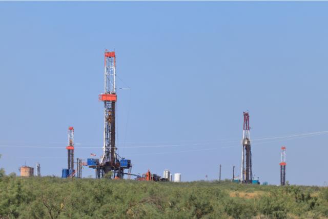 Permian-Basin-oil-rigs-GB-Hart-Shutterstock