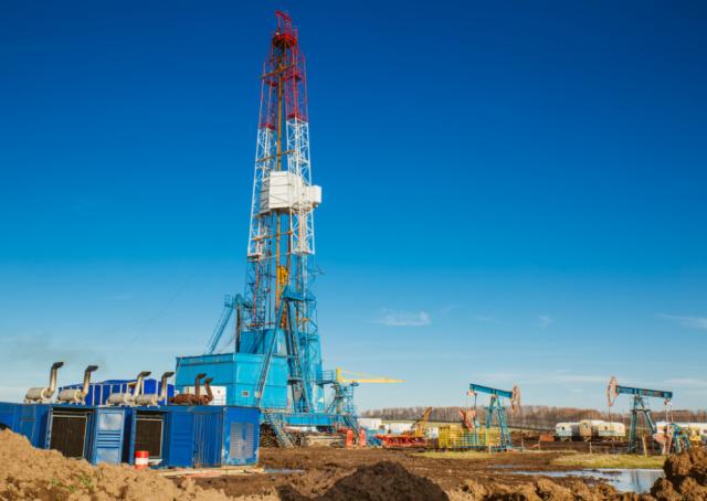 US-shale-drilling-Source-Maximov-Denis-Shutterstock