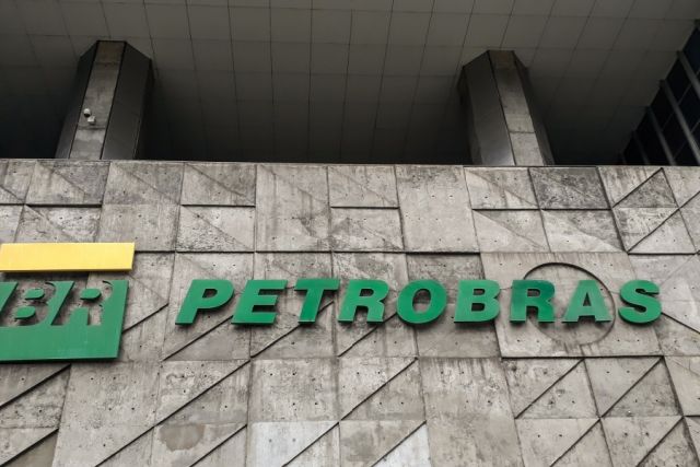 Petrobras Sending Nearly Half of Oil Exports to China