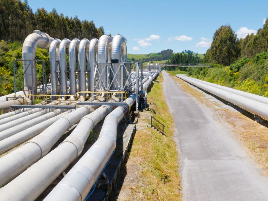 Pipeline for the distribution and supply of liquid and gaseous products, like NGL.