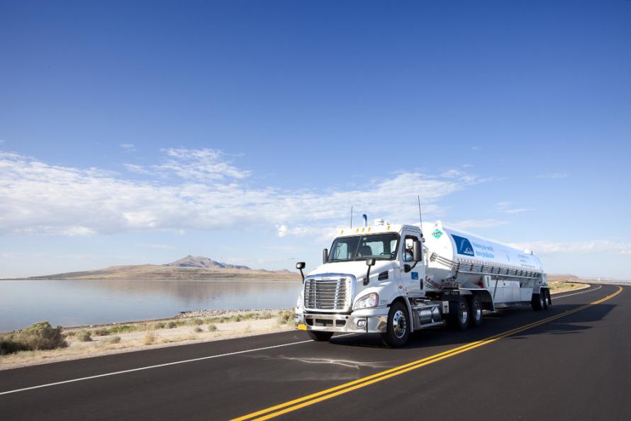 A Linde bulk trailer truck delivering liquefied gases.