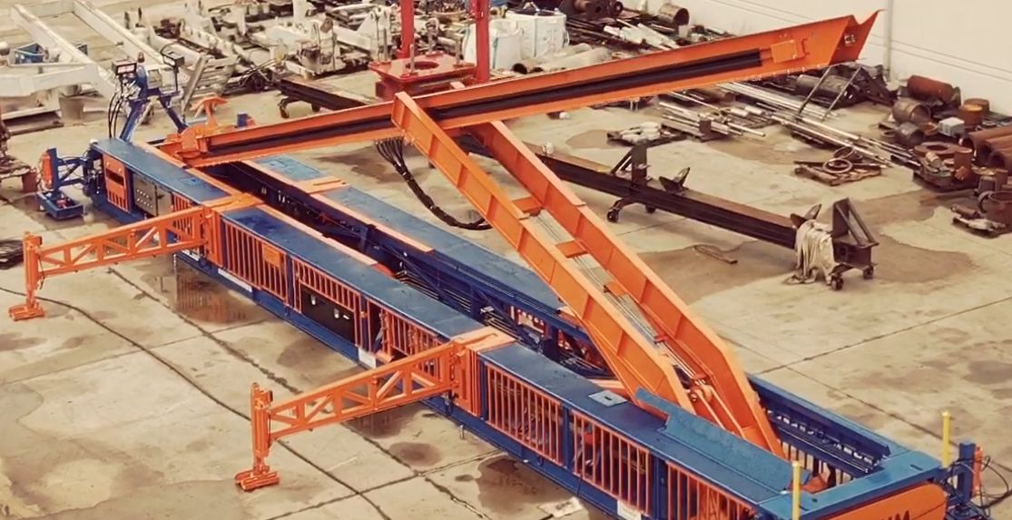 Logan has developed and patented a catwalk pipehandler “kicker” cylinder that fully loads the pipe onto the catwalk. (Source: Logan Industries)